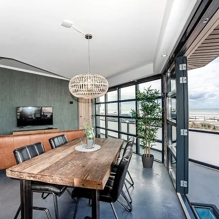 Beach Apartment *