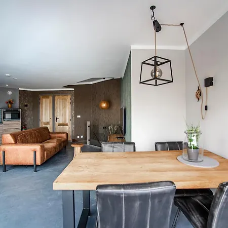 Beach Apartment *