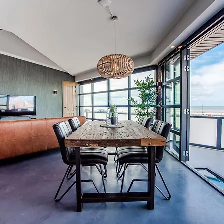 Beach Apartments *