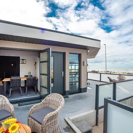 Beach Apartments *