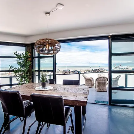 Beach Apartments *